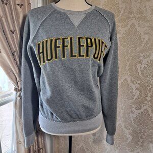 Harry Potter Universal Studios Size XS Hufflepuff Gray Sweatshirt Patches EUC